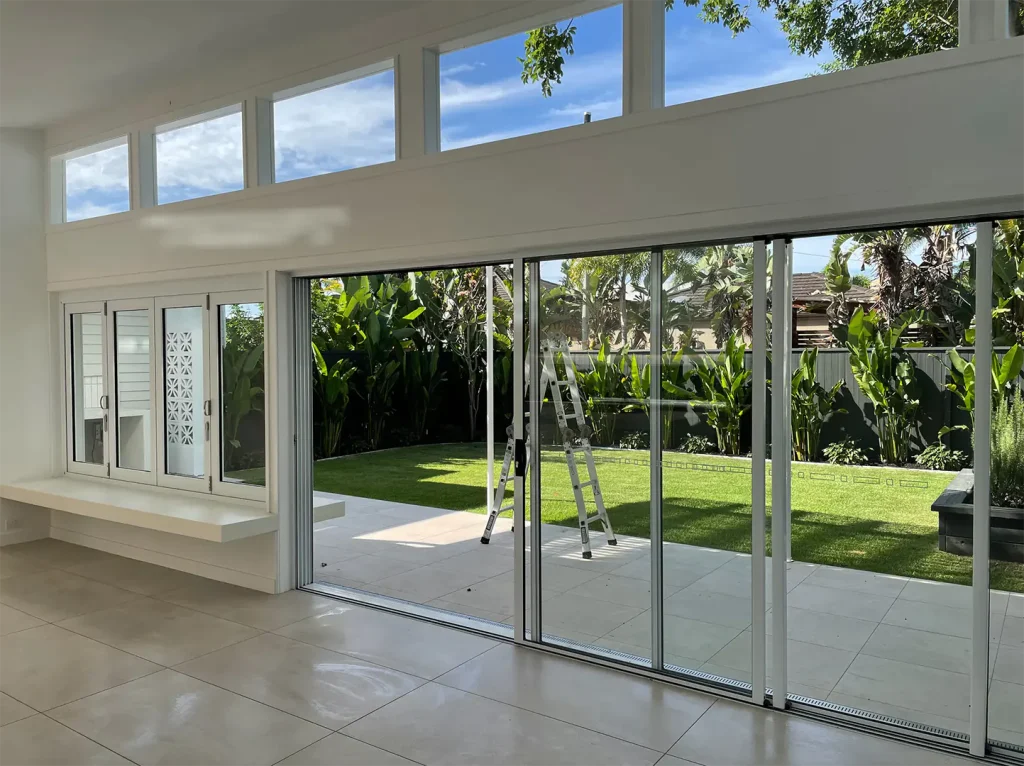 window cleaning elanora qld
