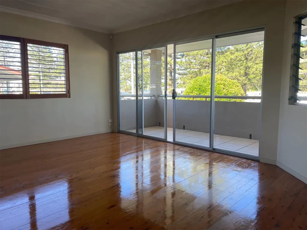 window cleaning elanora qld